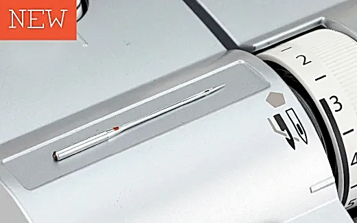 JUKI MO-2500 - 2-nål, 2/3/4-trådig overlock. MO-214D är en uppfräschad version av MO-114D med en ny design, LED-belysning samt att en avfallsamlare och blindsömsfot ingår!