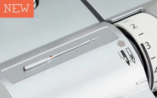MO-3500 JUKI MO-3500. Ta din sömnad till nästa nivå med världens första overlock med automatisk trådklipp, trådspänning och luftpåträdning för hemmabruk!