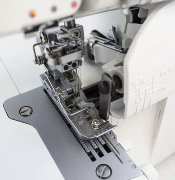MO-735 - Kombinerad overlock och coverstitch