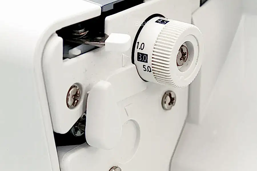 MO-1000 - Automatisk luftpåträdning, automatisk nålpåträdare och ljudreducering.
