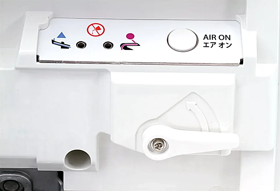 MO-1000 - Automatisk luftpåträdning, automatisk nålpåträdare och ljudreducering.