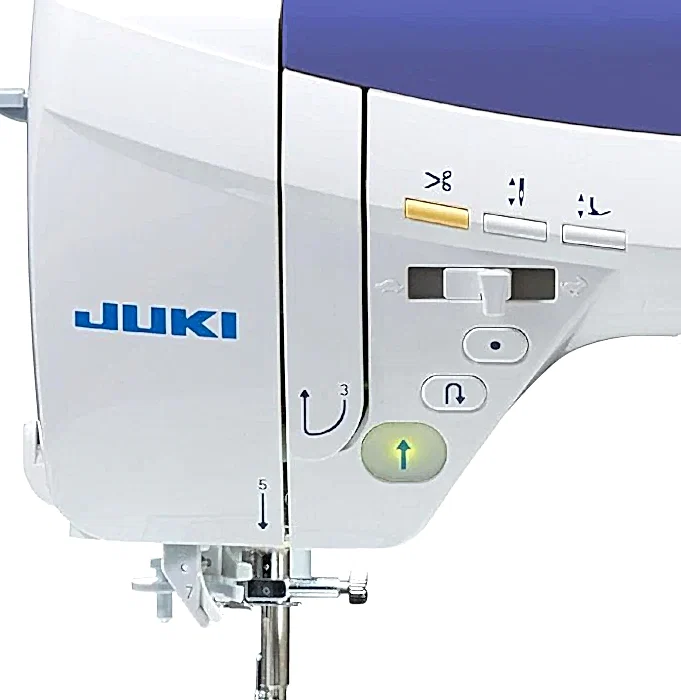 DX-2000QVP - vår quiltmaskin med extra stort utrymme mellan nål och arm samt många roliga quiltfötter medföljer.