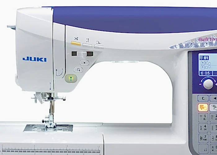 DX-2000QVP - vår quiltmaskin med extra stort utrymme mellan nål och arm samt många roliga quiltfötter medföljer.