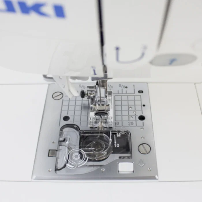 HZL-DX7 - V287 sömmar, 4 typsnitt för bokstäver, box-feed matning, automatisk trådklipp, floatfunktion. En ateljémaskin med industriella funktioner.