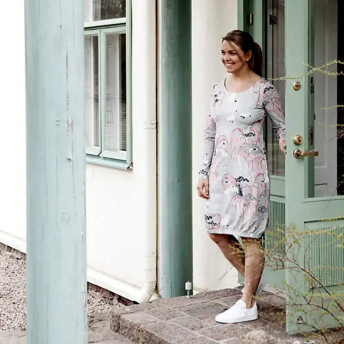 NUPPUSIN NR 1 - DRÖMMAR OCH KLÄNNINGAR